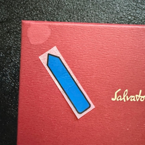 Designer Salvatore Ferragamo Box - Picture 6 of 8